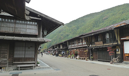 奈良井宿の家並み