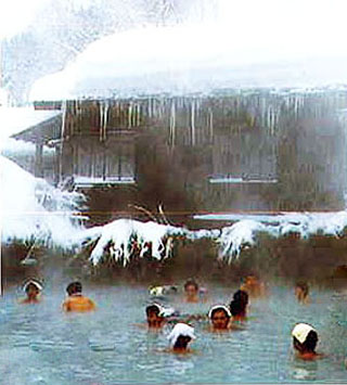 鶴の湯露天風呂冬景色画像