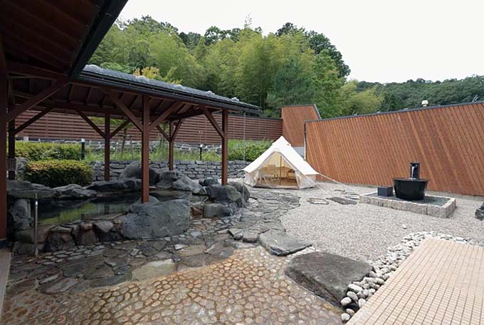 温楽ノ森 出石温泉
グランピングリゾート 露天風呂とテント型サウナ画像
